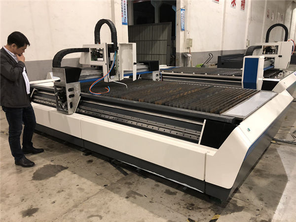 țevi și tăiere de foi într-o mașină de tăiere cu laser 700-6000w